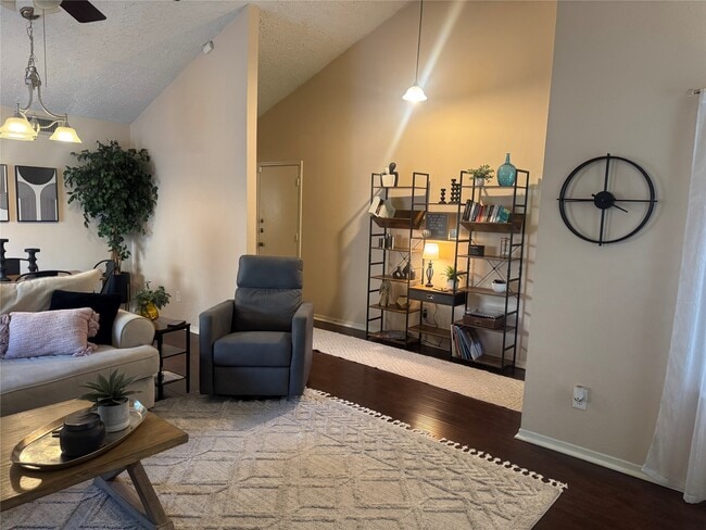Building Photo - 3127 Pecan Point Dr