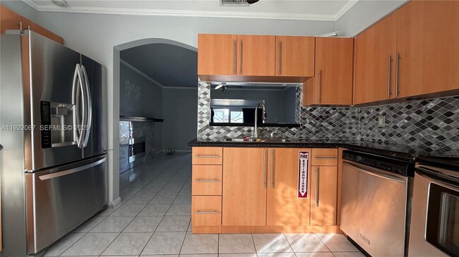 Building Photo - 37 SW 11th St