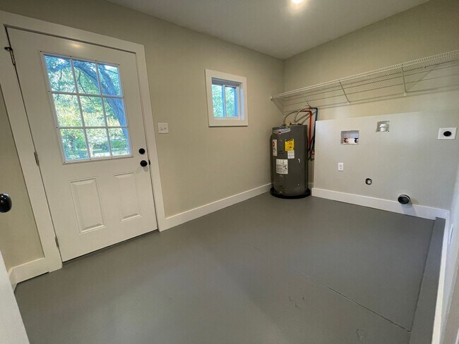 Building Photo - Fully remodeled rancher