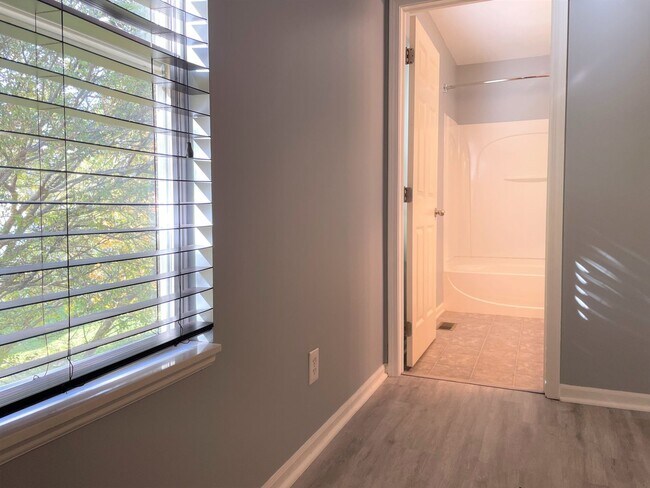 Building Photo - 1251 Hall Ln