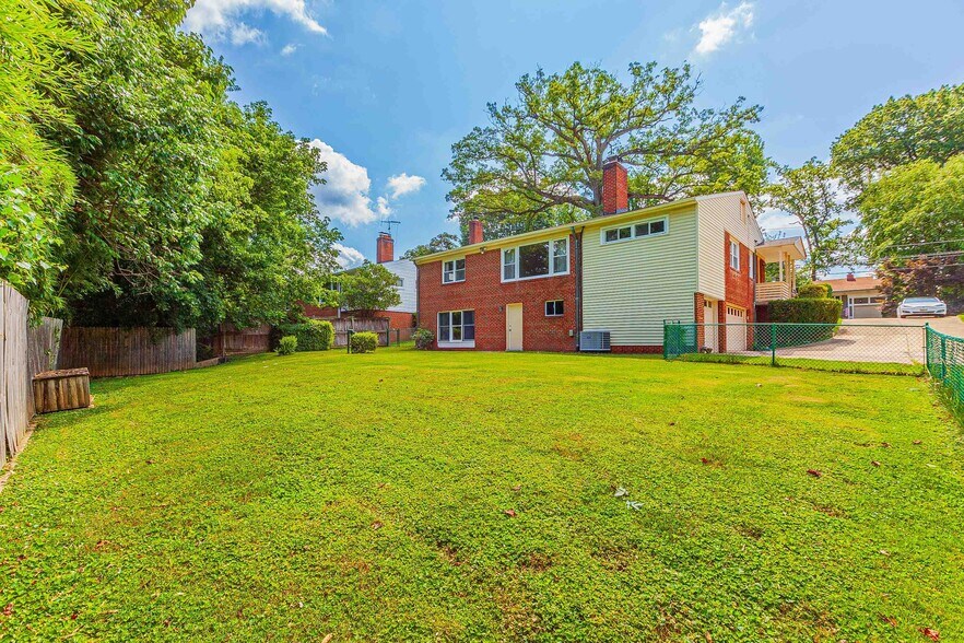Building Photo - 3215 Brooklawn Ter