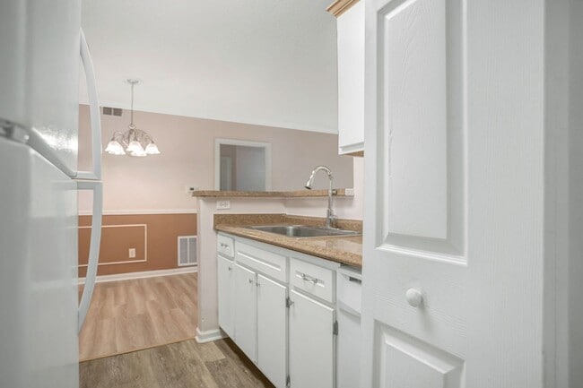 Building Photo - Lovely First Floor Condo at Plantation Point