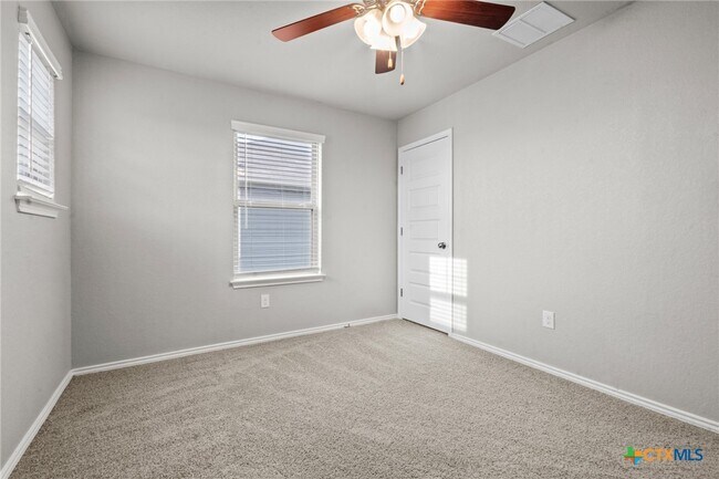 Building Photo - 271 Kinsley Wy