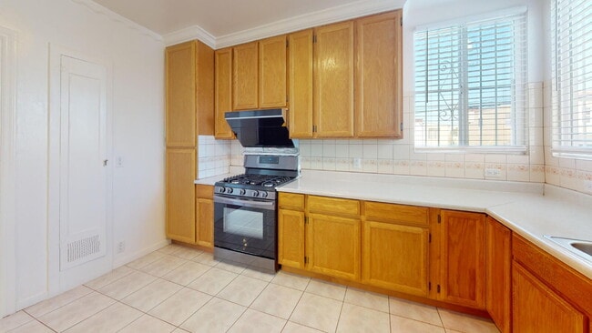 Building Photo - Charming Outer Sunset Single Family Home w...