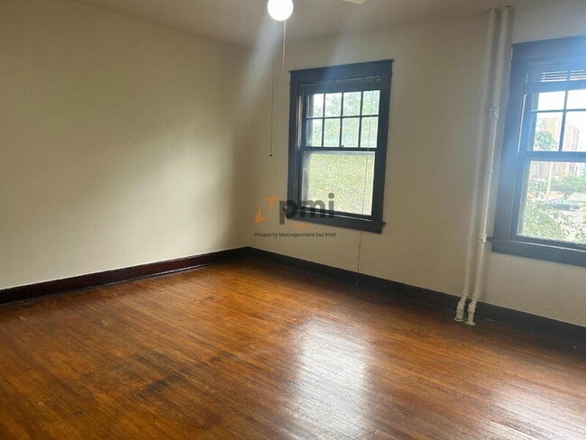Building Photo - 710 Perry St