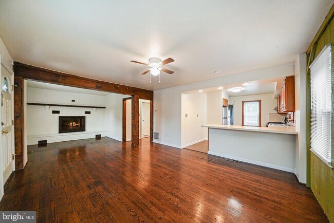 Building Photo - 624 Armstrong Ave