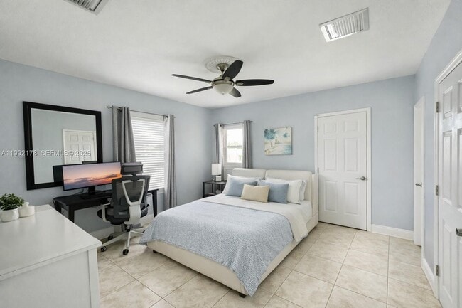 Building Photo - 5820 SW 113th Ct