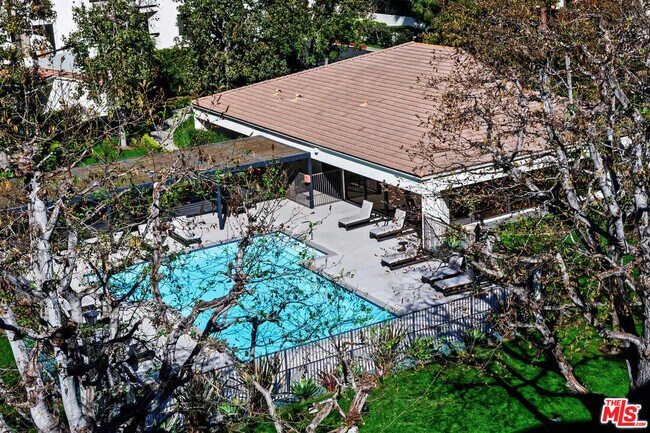 Building Photo - 2102 Century Park Ln