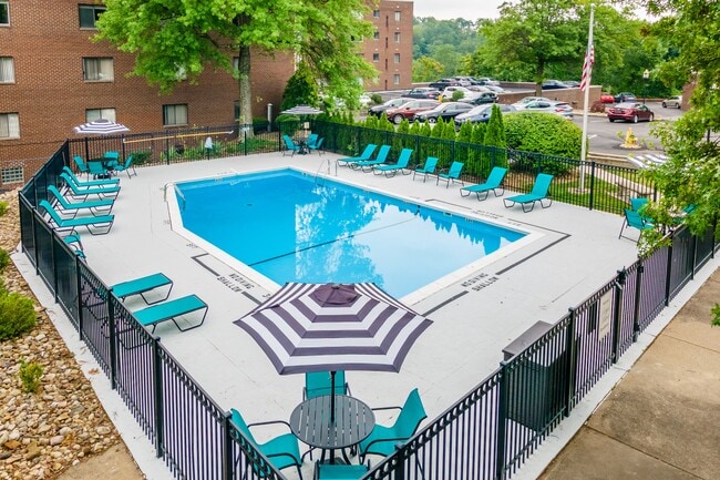 Pittsburgh Pool - Bryn Mawr Apartments - Bryn Mawr