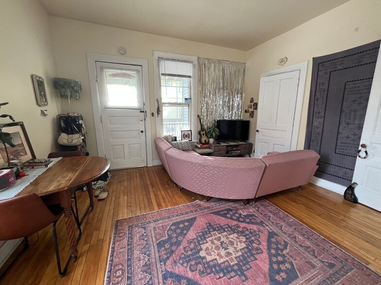 Building Photo - 1111 E Johnson St