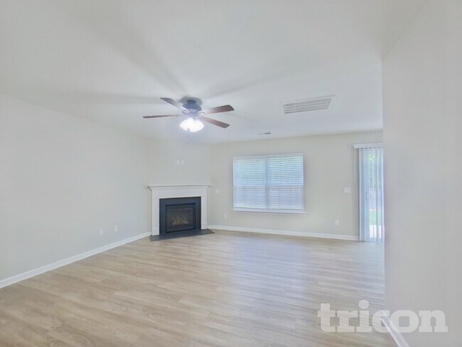 Building Photo - 750 Chariot Way