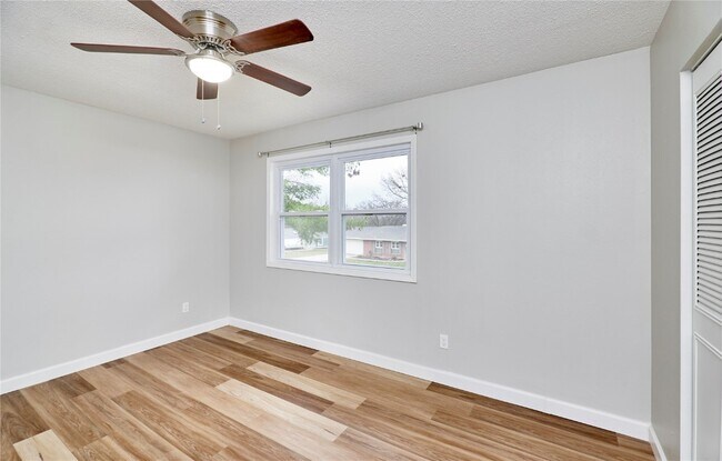 Building Photo - 2402 Savoy Dr