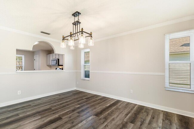 Building Photo - Charming Waterfront Home in Southside