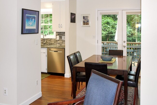 Building Photo - Furnished 2-bedroom / 1-bath