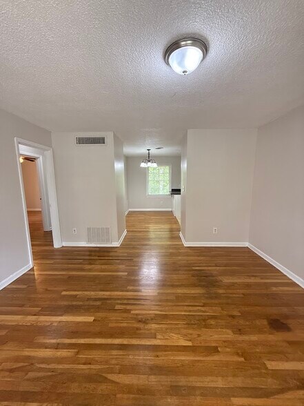 Building Photo - 135 E Hill St