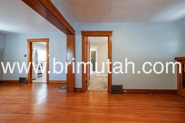 Building Photo - 628 Browning Ave