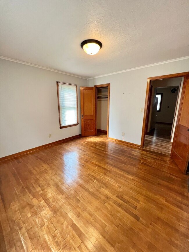 Building Photo - Spacious 2 Bedroom 1 Bath Single Family Home With Central Air- Available Now!
