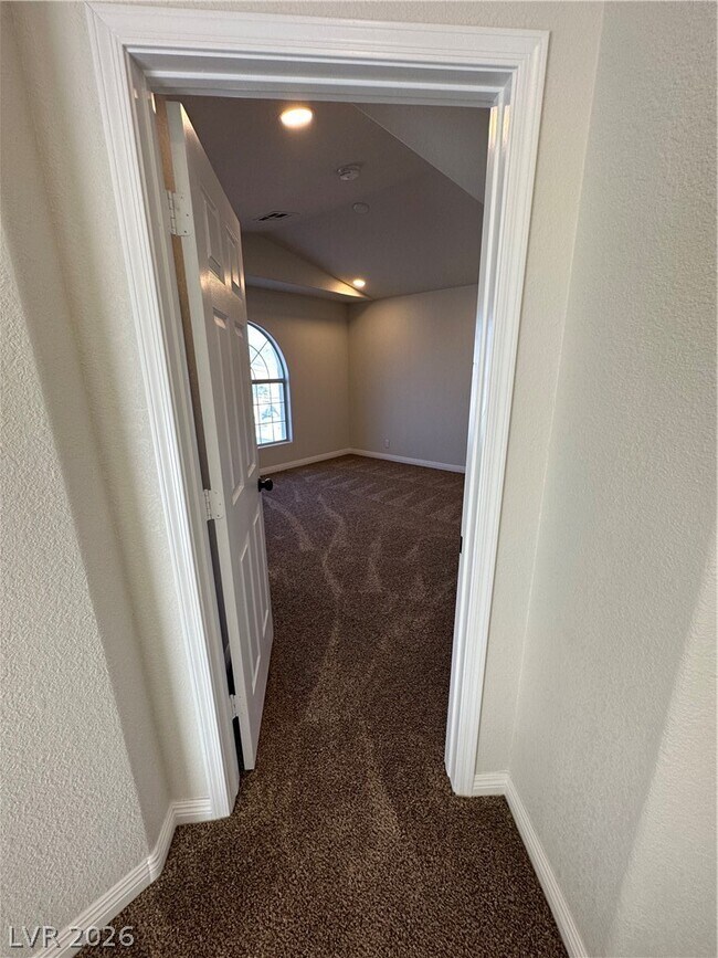 Building Photo - 1034 Skysail Dr