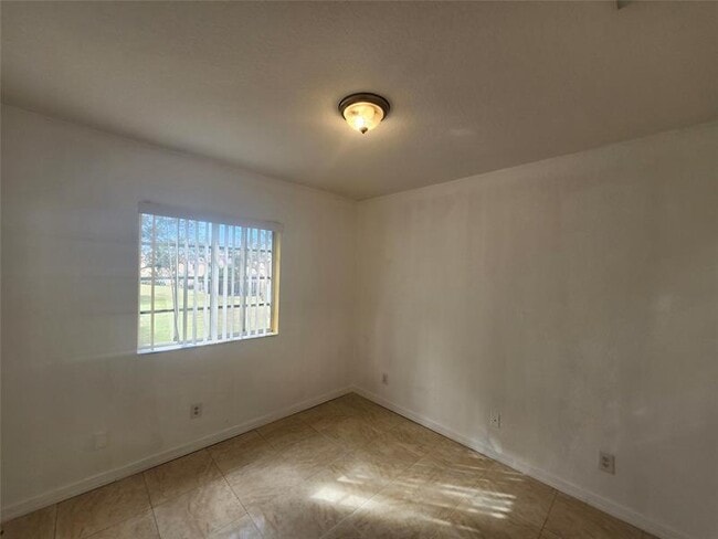 Building Photo - 8722 SW 21st Ct