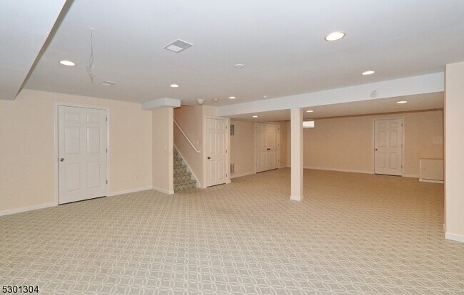 Building Photo - 67 Patriot Hill Dr