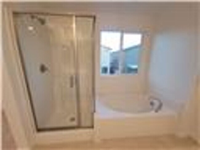 Building Photo - Beautiful 4 bedroom House
