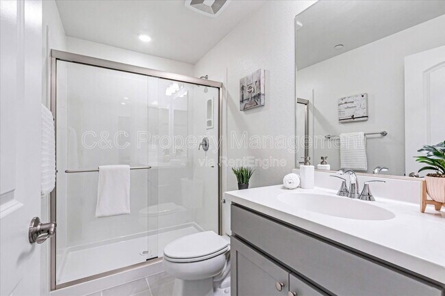 Building Photo - 379 Lundy Pl