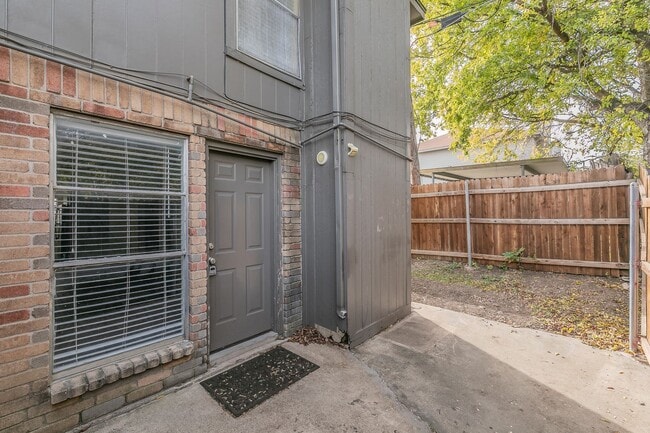 Building Photo - 7604 Chapin Rd