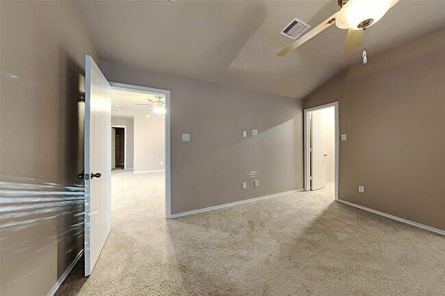 Building Photo - 804 Lovebug Ln