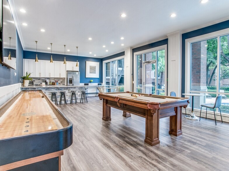 Building Photo - Churchill on the Park