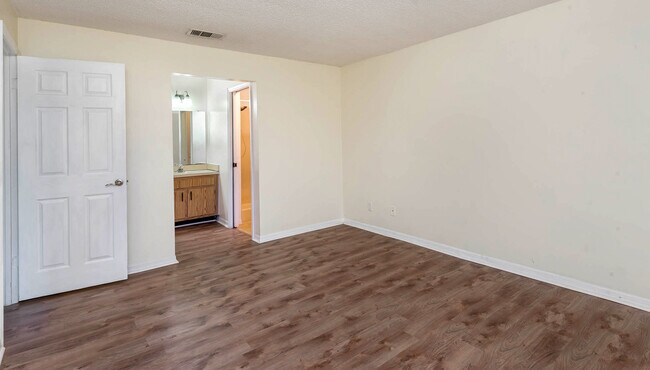 Building Photo - 1029 Regency Dr