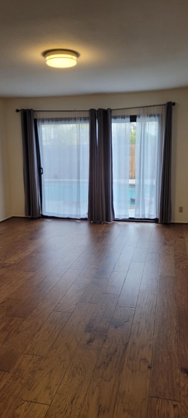 Building Photo - 11322 Redbud Ct