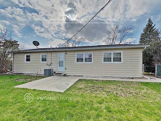 Building Photo - 15447 David Ln