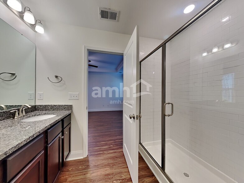 Building Photo - 304 Bering Ln