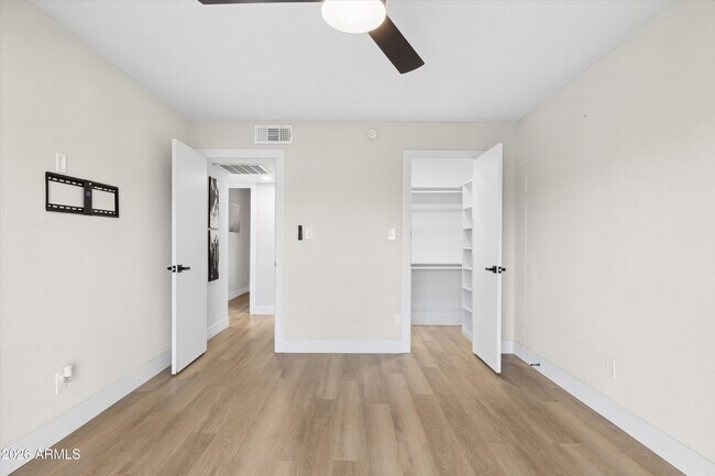 Building Photo - 5117 E Beck Ln