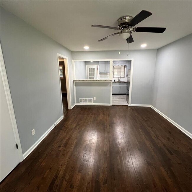 Building Photo - 1083 Center St SW