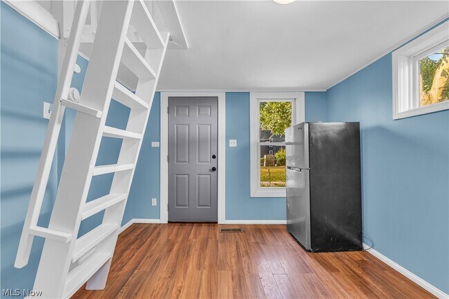 Building Photo - 3900 W 33rd St