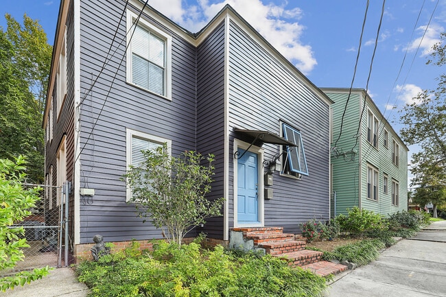 Building Photo - 906 N 6th St