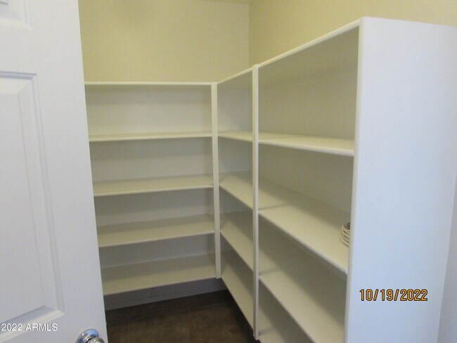 Building Photo - 450 E Maddison St