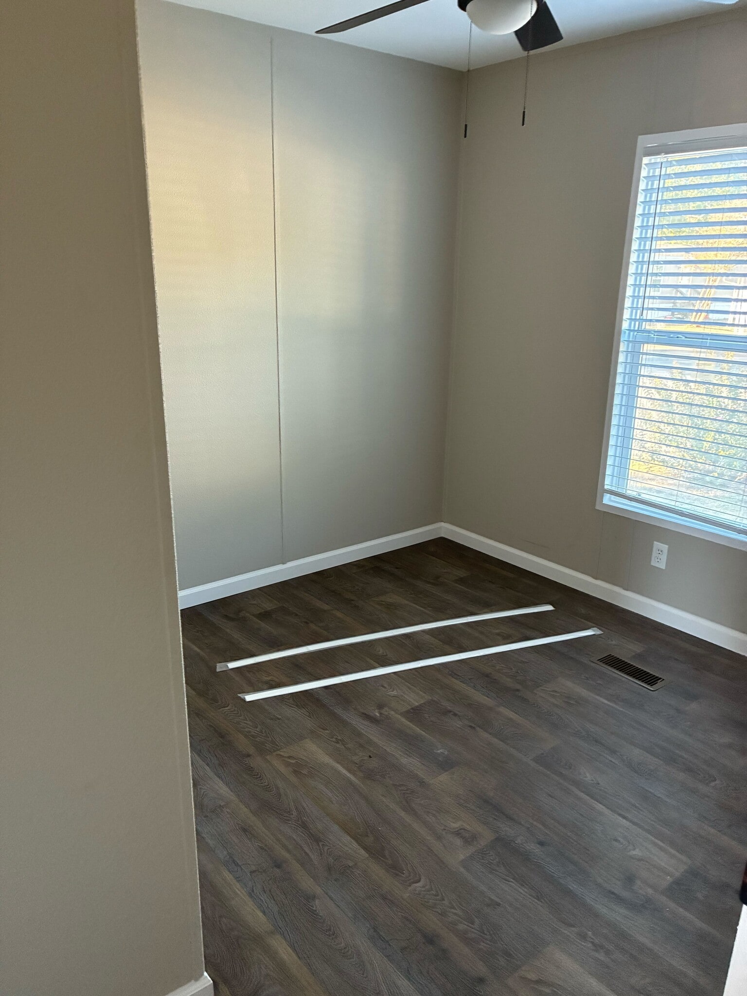 Building Photo - 750 Silent Valley Rd