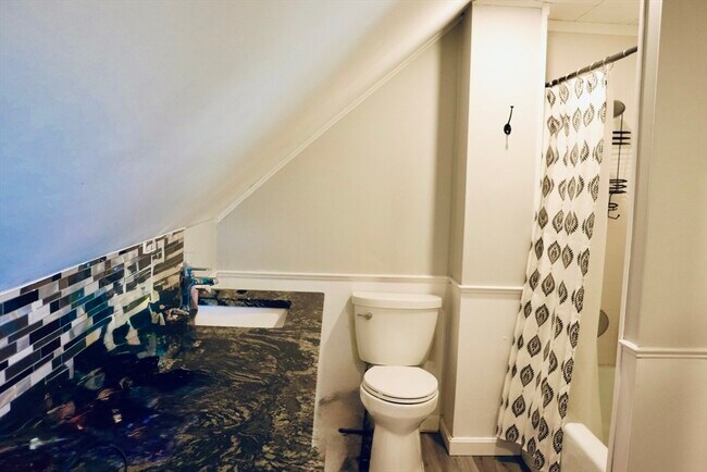 Building Photo - 10 Cushing St