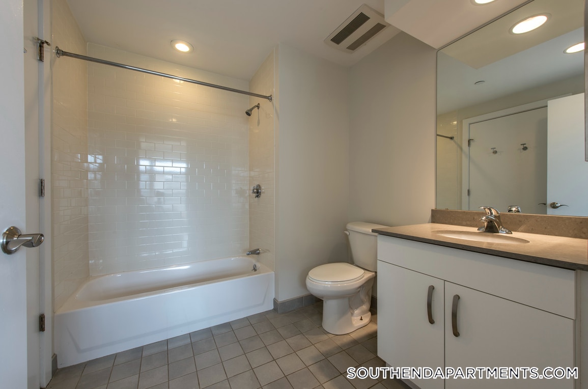 Building Photo - 601 Albany St