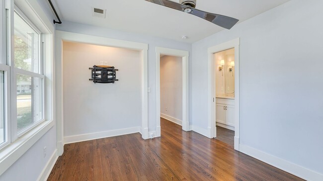 Building Photo - 3 Bedroom 3 Bath House in Parish Place - M...