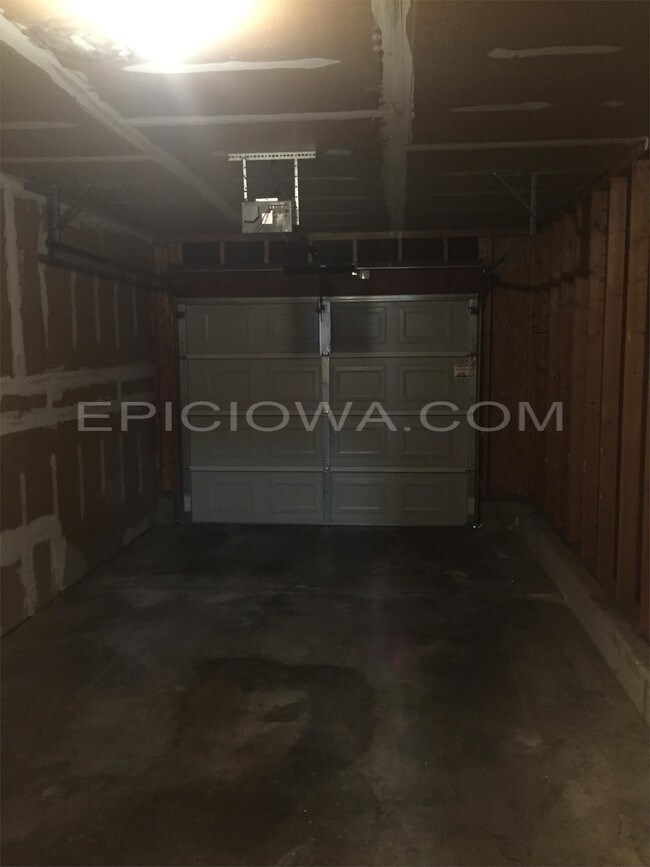 Building Photo - 1320 Daleview Dr
