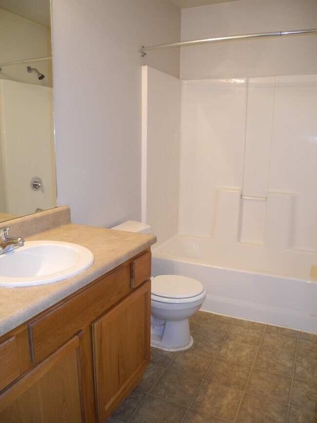 Building Photo - Single-Family Home in Merriam Woods