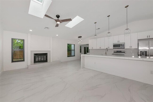 Building Photo - 1658 Ridgewood Ln