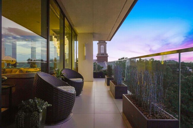 Building Photo - 3433 Westheimer Rd