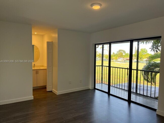 Building Photo - 1125 NE 210th Terrace