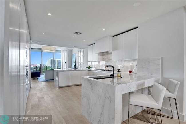 Building Photo - 2200 N Ocean Blvd