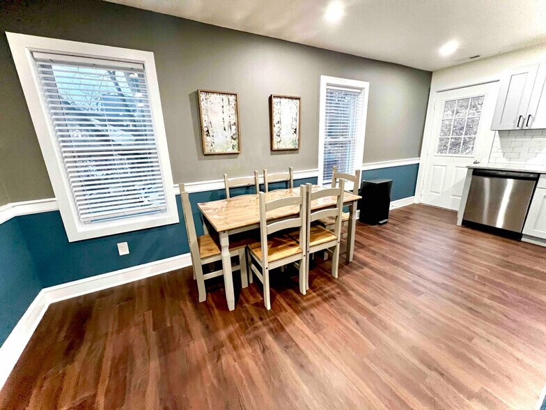 Building Photo - 1592 Main St