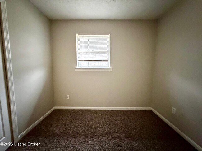 Building Photo - 313 Hawthorne Dr